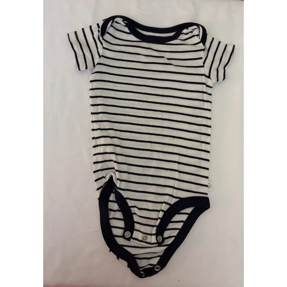 Carter's Baby Boy Mixed Clothing Bundle, 5 One Piece 2 Footed PJ’s Size 6 Months